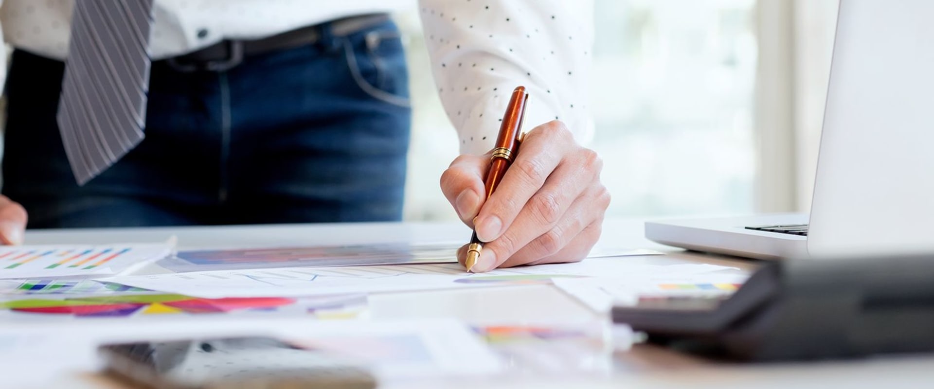How much do top consultants charge per hour?